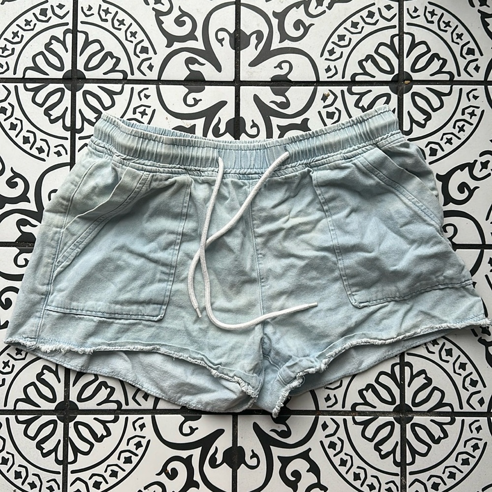 Pink Lily Light Wash Draw String Shorts Women’s Large